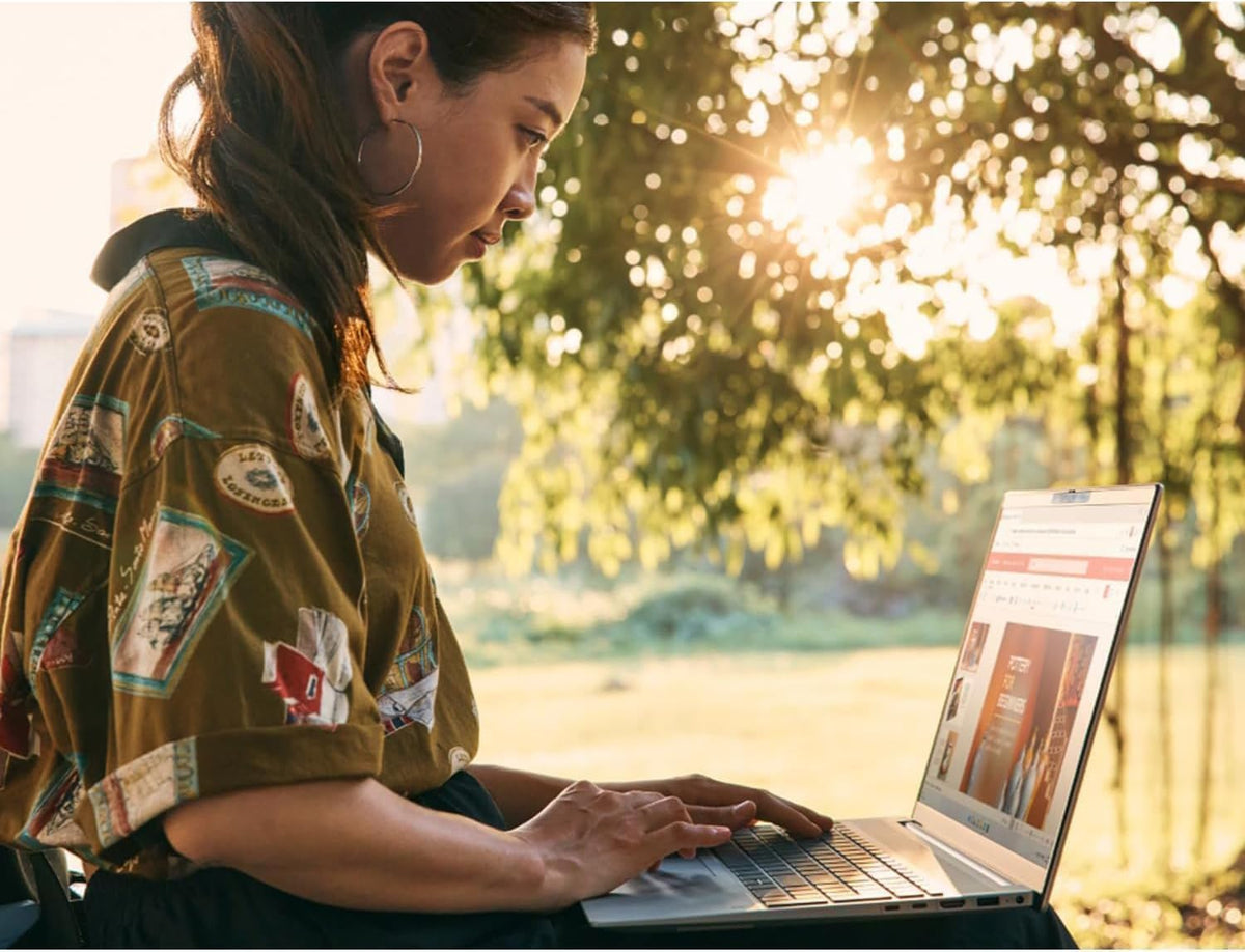 Ordinateur compact portable HP 15,6 pouces tactile • Édition 2026 • Processeur Intel Core i3-1315U de 13e génération • 8 Go de RAM • SSD de 256 Go • Windows 11 avec Office 365 pour le Web • Sans souris
