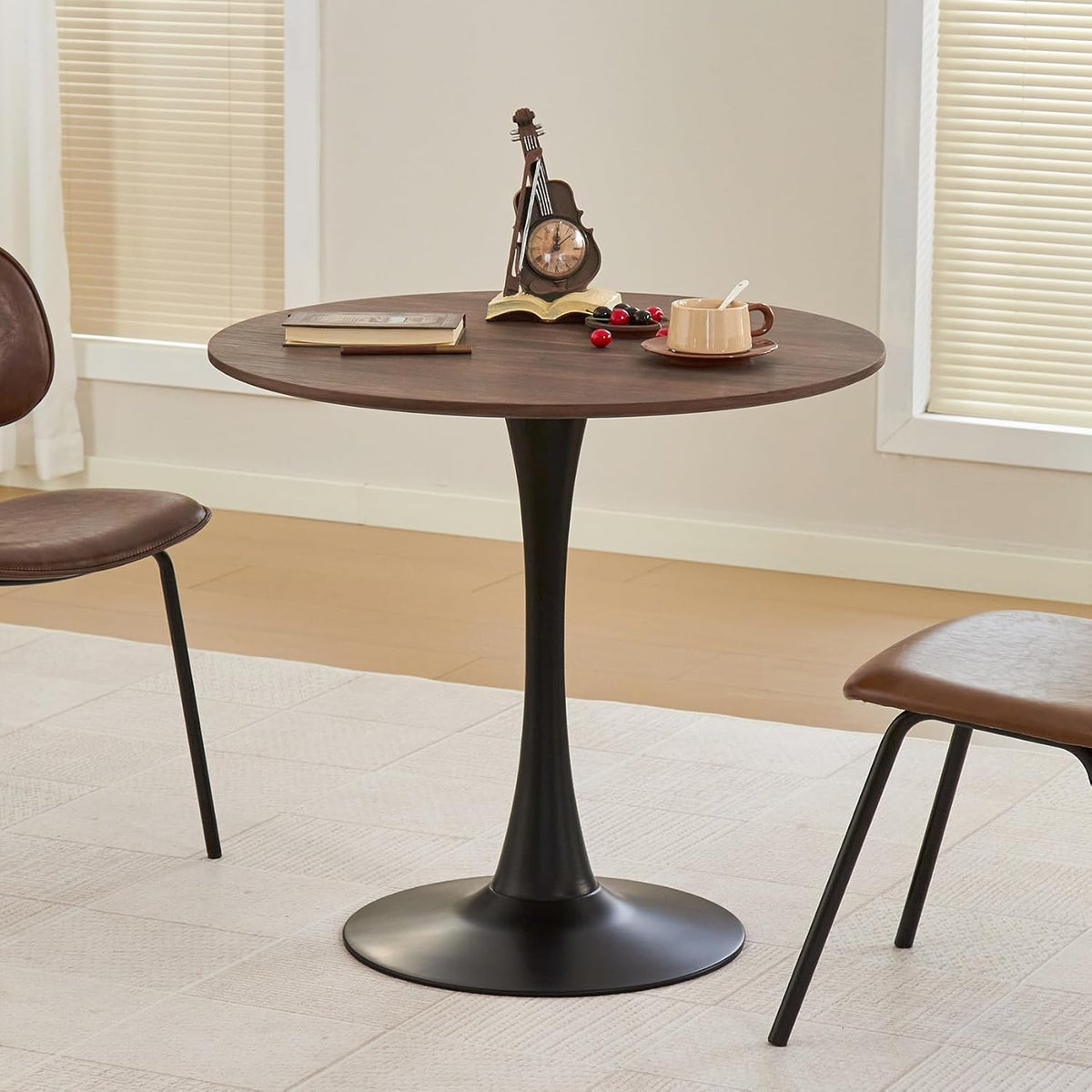 Table de salle à manger ronde, table tulipe circulaire de 80 cm dotée de plateau épais et pied en métal, table bistro moderne du milieu du siècle pour cuisine, petits espaces, salon, café (imitation noyer)
