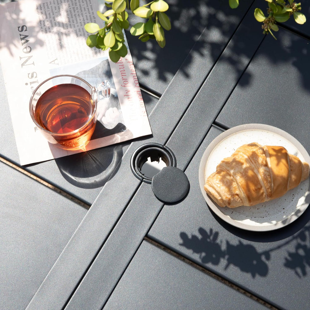 Table de salle à manger d'extérieur NUU GARDEN 94 cm (37 po), table carrée en métal dotée de trou pour parasol, table de patio avec cadre thermolaqué et plateau à lattes, pour jardin, cour et balcon, noire
