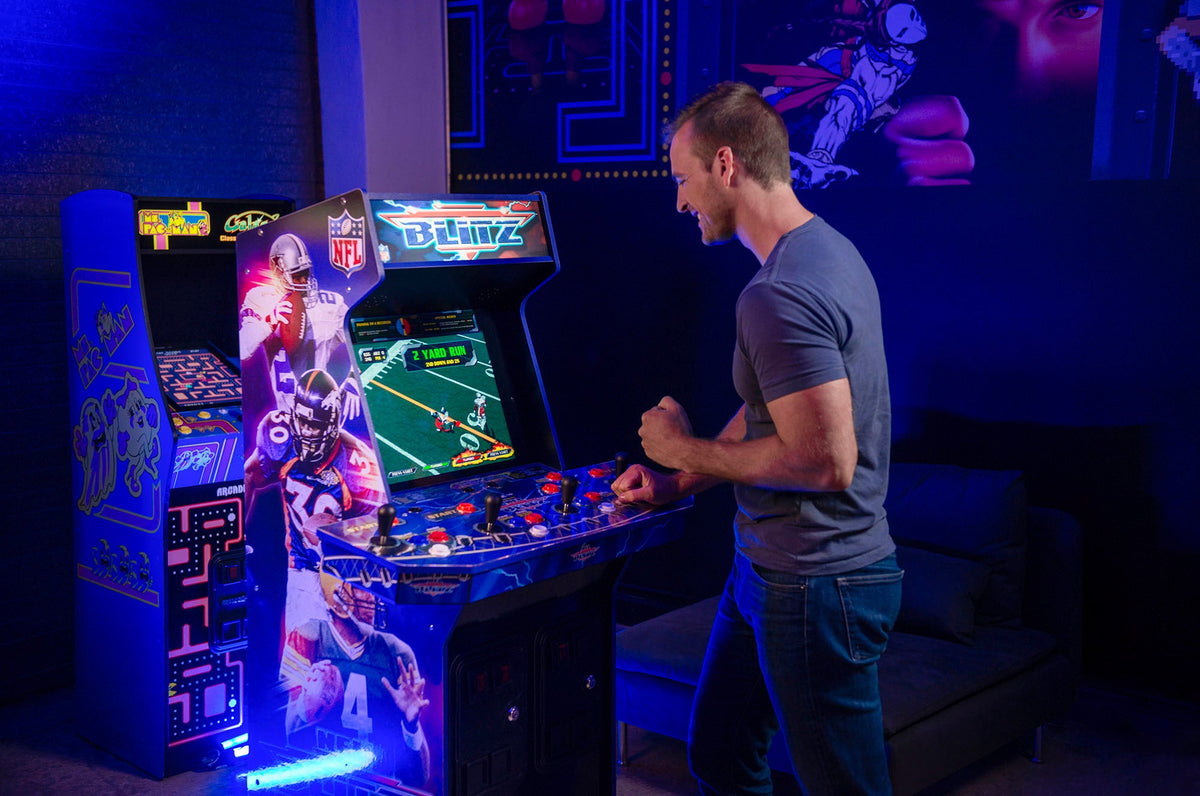 Arcade1Up – Salle d'arcade NFL Blitz doté de estrade et enseigne lumineuse – Multi