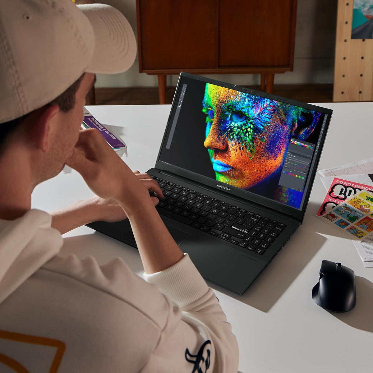 ASUS Vivobook Go 15,6" FHD, ordinateur compact portable fin, processeur AMD Ryzen 3 7320U quadricœur, 8 Go de RAM DDR5, SSD de 256 Go, Windows 11 Famille, charge rapide, protection webcam, robustesse de qualité militaire, noir E1504FA-AB34