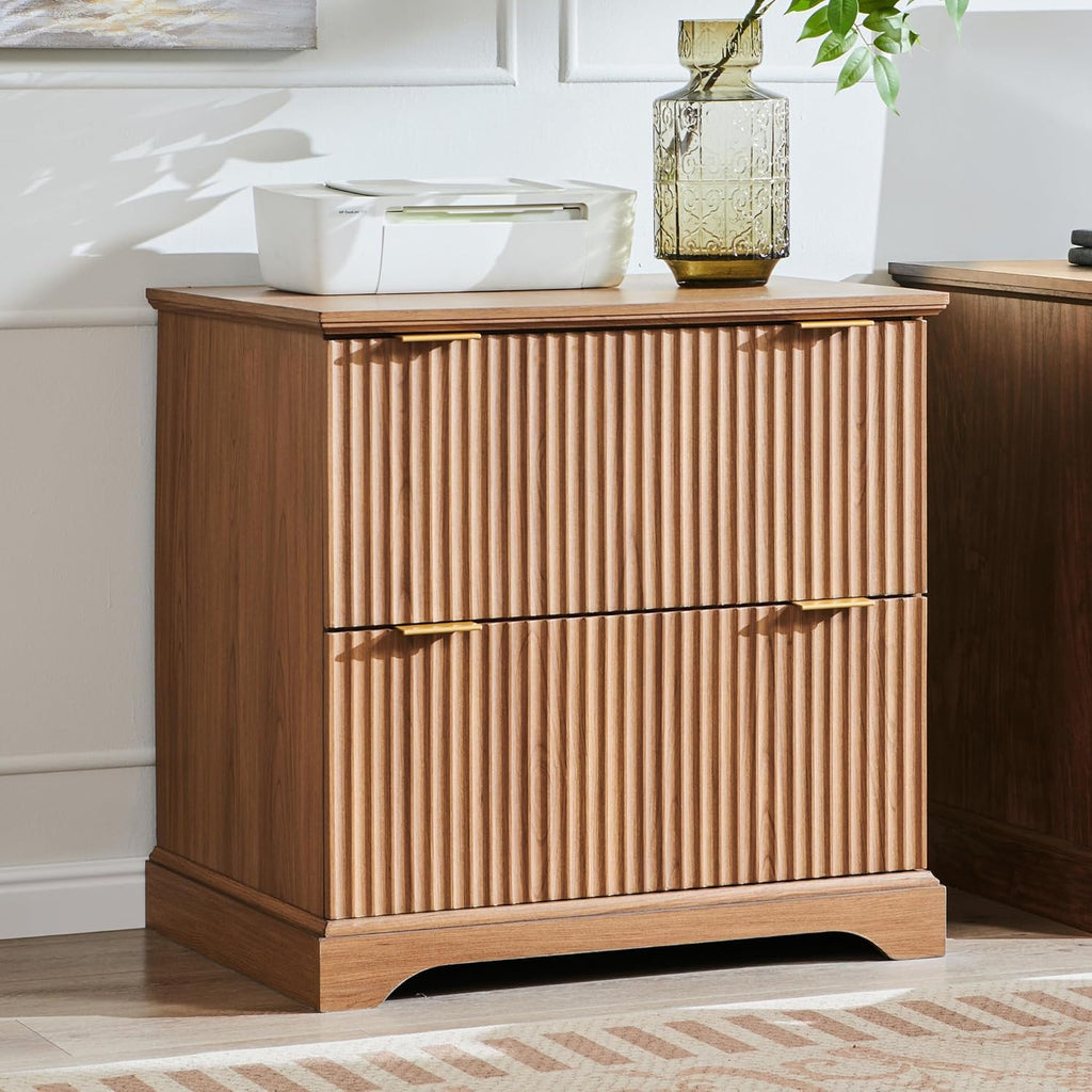Classeur à deux tiroirs JXQTLINGMU dotée de station de charge, classeur latéral cannelé 30 pouces avec tringle de suspension pour dossiers format lettre/légal/A4, grand plateau pour imprimante, meuble de bureau en bois pour imprimante, finition grain