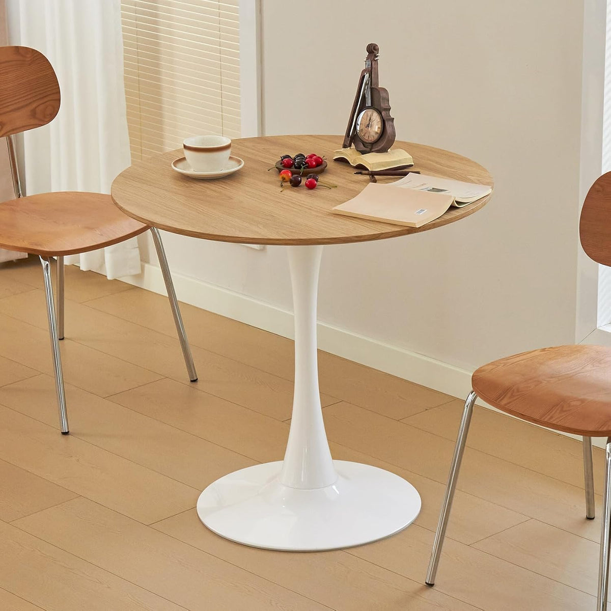 Table de salle à manger ronde, table tulipe circulaire de 80 cm dotée de plateau épais et pied en métal, table bistro moderne du milieu du siècle pour cuisine, petits espaces, salon, café (imitation chêne)