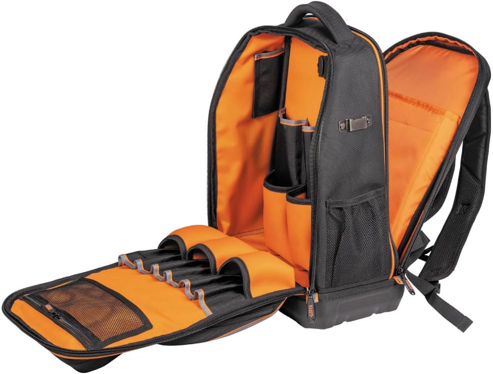 Sac à dos pour ordinateur compact portable Klein Tools 62805BPTECH à 28 poches, sac à outils Tradesman Pro extra-large avec fond moulé et port de chargement