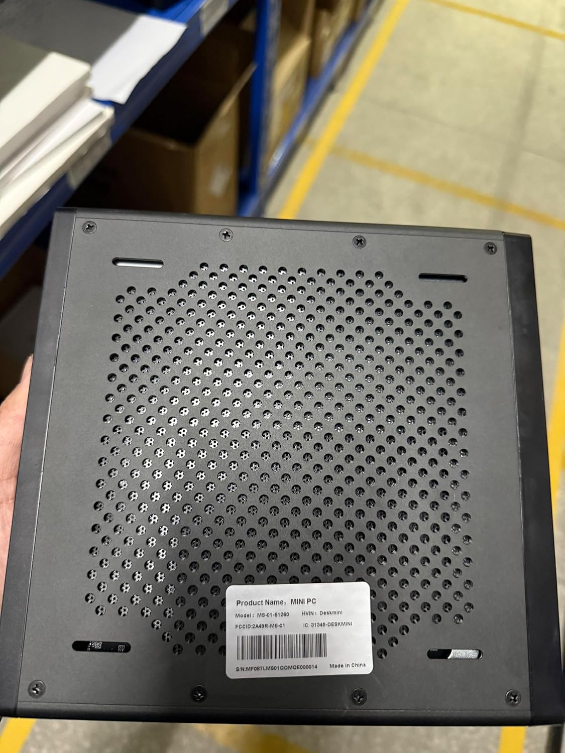 MINISFORUM MS-01-S1260 Mini PC Barebone doté de Intel Core i5-12600H, compatible vPro Enterprise, 2 ports LAN SFP+ 10 Gbps, 2 ports RJ45 2,5 Gb, 2 ports USB 4.0, 16 emplacements PCIe 4.0, SSD M.2 NVMe et SSD U.2 NVMe (sans système d'exploitation…