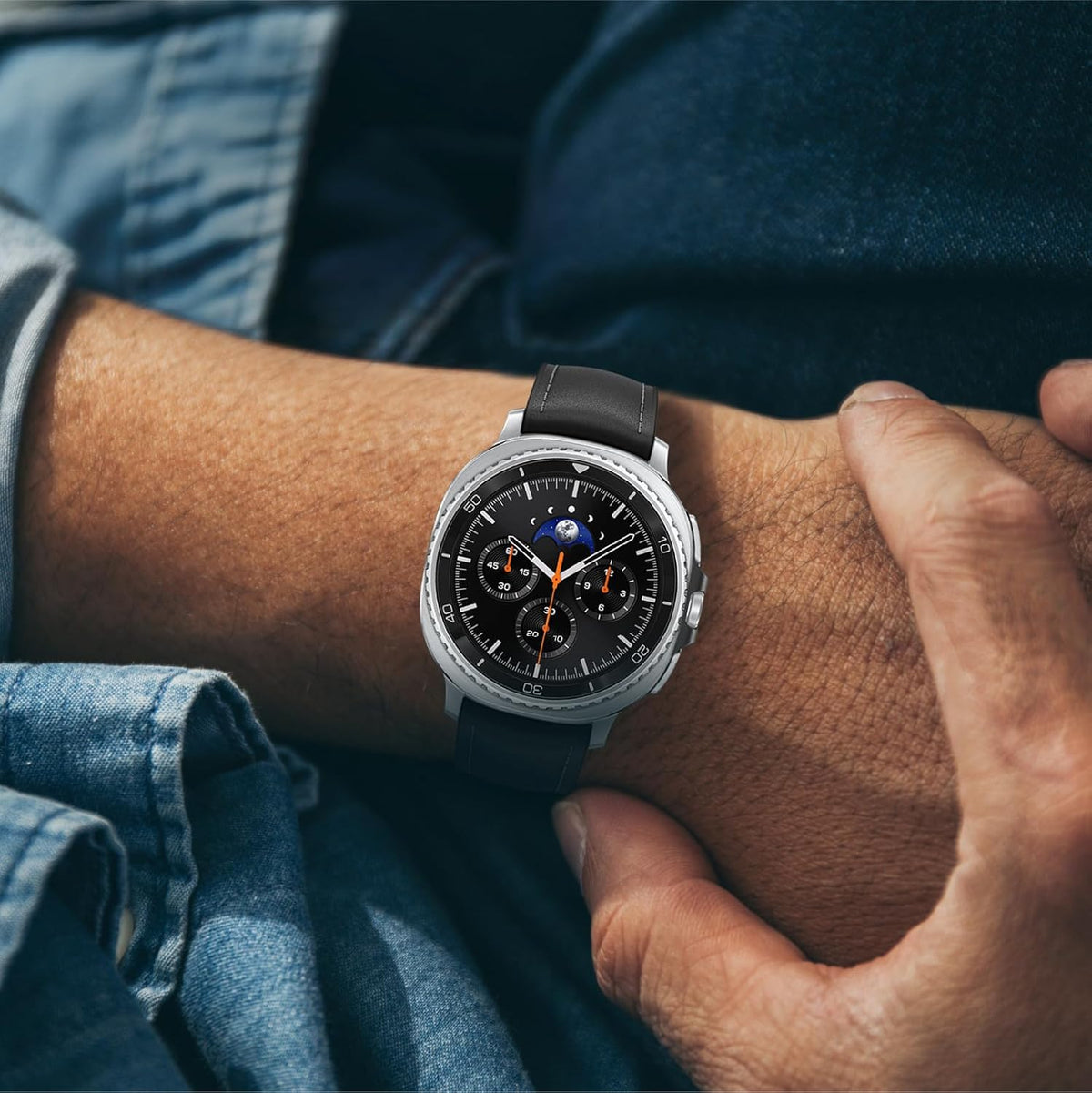 Présentation : Samsung Galaxy Watch 8 Classic (2025) 46 mm, montre connectée Bluetooth, design coussin, lunette rotative, bouton d'accès rapide, coaching du sommeil, coaching de course, score d'énergie, noir, version américaine (reconditionnée)