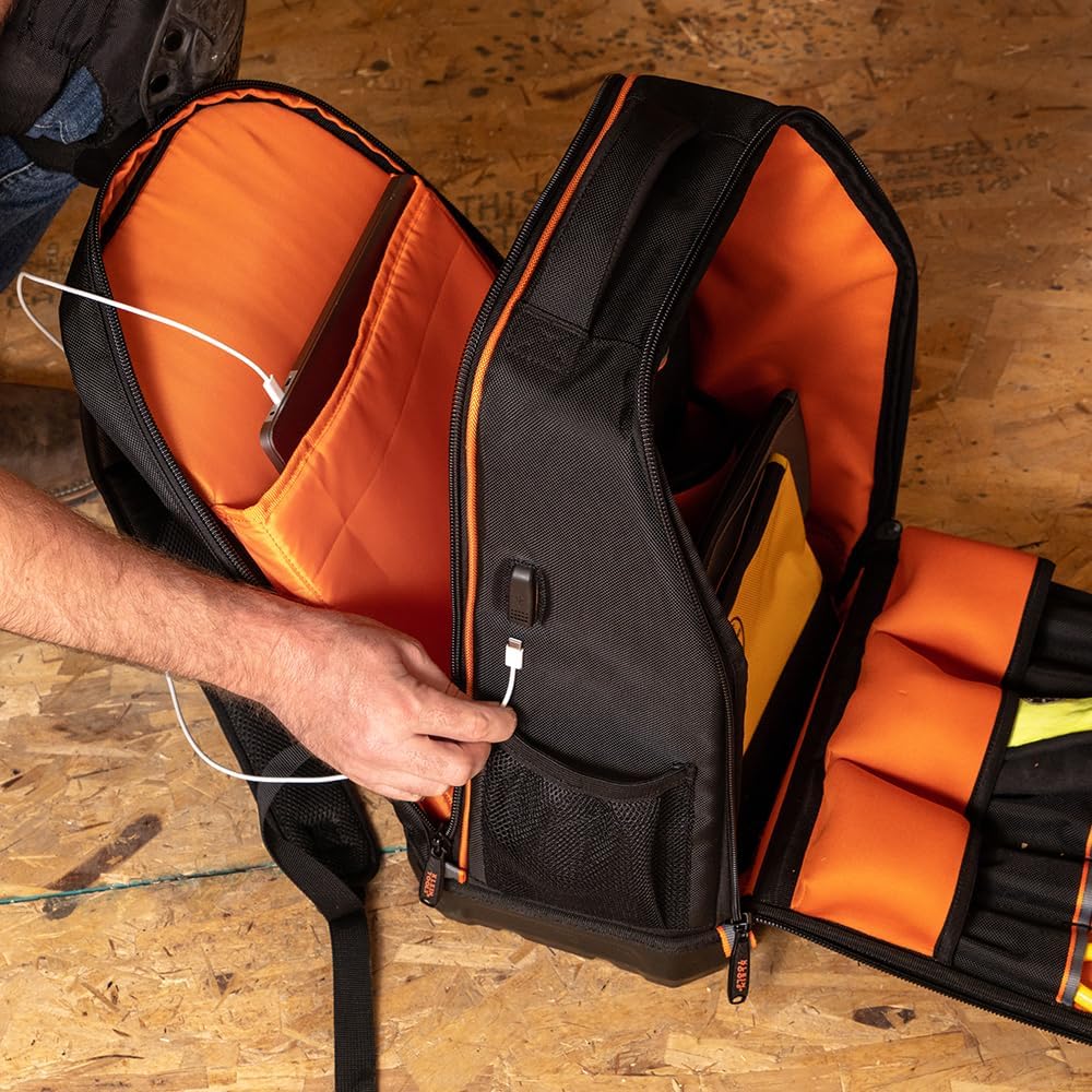 Sac à dos pour ordinateur compact portable Klein Tools 62805BPTECH à 28 poches, sac à outils Tradesman Pro extra-large avec fond moulé et port de chargement