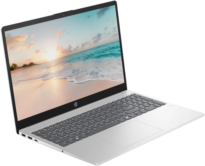 Ordinateur compact portable HP 15,6" FHD pour professionnels et étudiants, 16 Go de RAM, SSD de 512 Go, processeur Intel Core i3 à 8 cœurs, Windows 11, lecteur d'empreintes digitales, écouteurs PLUSERA et hub 8-en-1 inclus, couleur argent naturel.