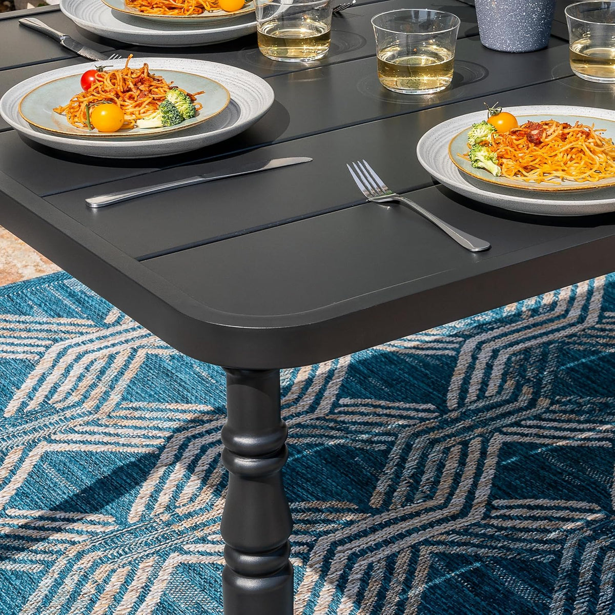 Table de salle à manger d'extérieur NUU GARDEN 94 cm (37 po), table carrée en métal dotée de trou pour parasol, table de patio avec cadre thermolaqué et plateau à lattes, pour jardin, cour et balcon, noire