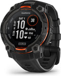 Présentation : Garmin Instinct® 3 45 mm, montre connectée GPS robuste pour l'extérieur, avec écran solaire, lunette renforcée en métal et lampe torche intégrée, couleur noire.