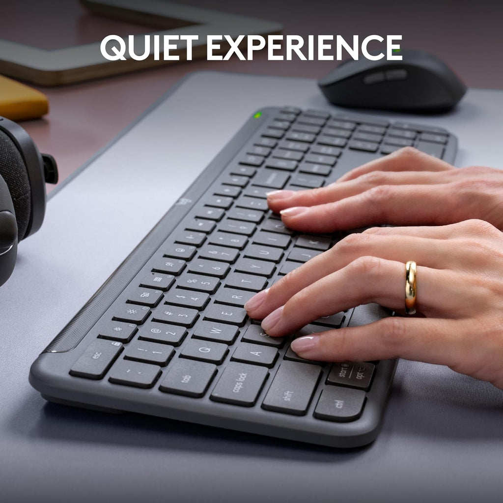 Ensemble clavier et souris à connectivité sans fil Logitech MK955 Signature Slim, conçu pour les grandes mains, proposant une frappe et des clics silencieux, compatible doté de trois appareils, Bluetooth et multi-OS (Windows et Mac).