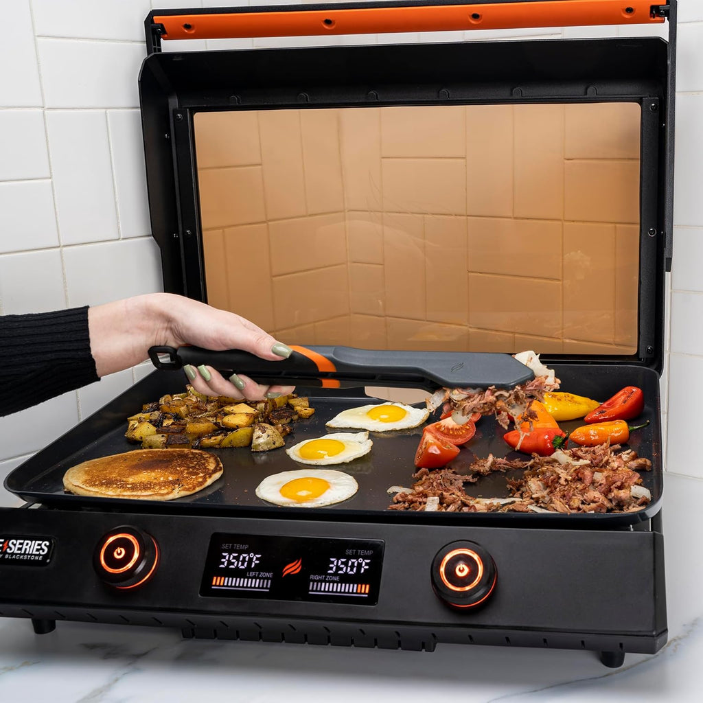 Plaque de cuisson électrique antiadhésive de 56 cm (22 pouces) dotée de couvercle, série 8001 E, grande plaque de cuisson de table par Blackstone, avec accessoires Blackstone pour une utilisation intérieure et extérieure.