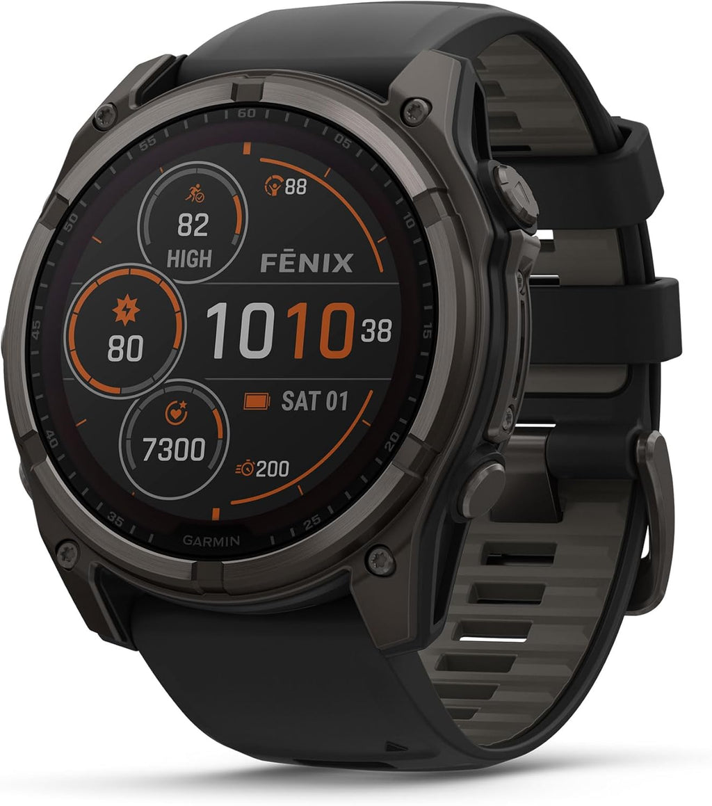 Présentation : Garmin Fenix 8 Premium Montre connectée multisport GPS pour la course à pied 51 mm, écran saphir solaire, étanche à l'énergie solaire, lampe torche intégrée, boîtier en titane DLC avec bracelet gris galet - Socle de chargement Signatur