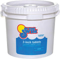 Comprimés de chlore stabilisé In The Swim de 7,6 cm (3 pouces) pour la désinfection des piscines - Emballés individuellement, à dissolution lente - 90 % de chlore disponible - Trichlor - 22,7 kg (50 livres) (11,3 kg (25 livres)) pratique