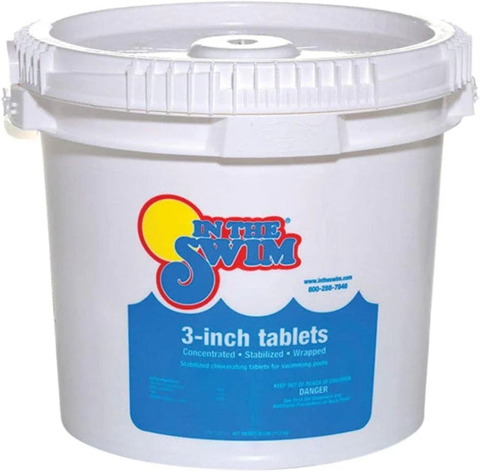 Comprimés de chlore stabilisé In The Swim de 7,6 cm (3 pouces) pour la désinfection des piscines - Emballés individuellement, à dissolution lente - 90 % de chlore disponible - Trichlor - 22,7 kg (50 livres) (11,3 kg (25 livres)) pratique