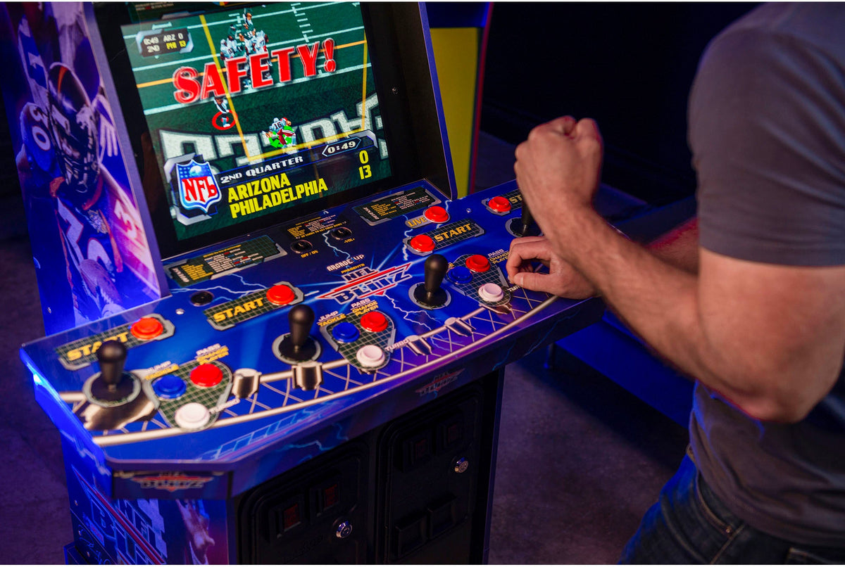 Arcade1Up – Salle d'arcade NFL Blitz doté de estrade et enseigne lumineuse – Multi