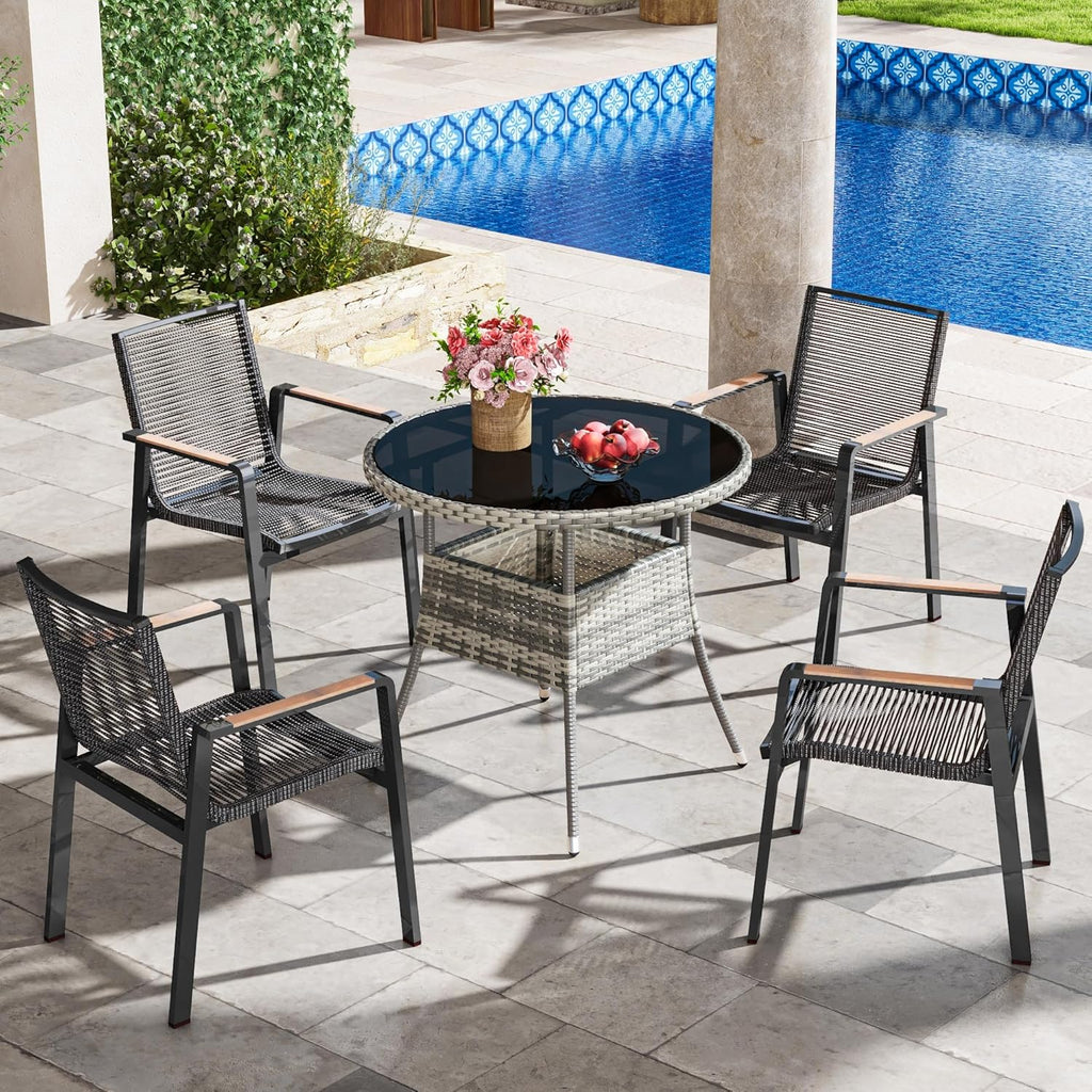 Table de jardin ronde YITAHOME pour 4 personnes, 80 cm de diamètre, dotée de plateau en verre facile à nettoyer. Table bistro ronde en rotin résistant aux intempéries, idéale pour terrasse, porche ou piscine. Couleur : gris.